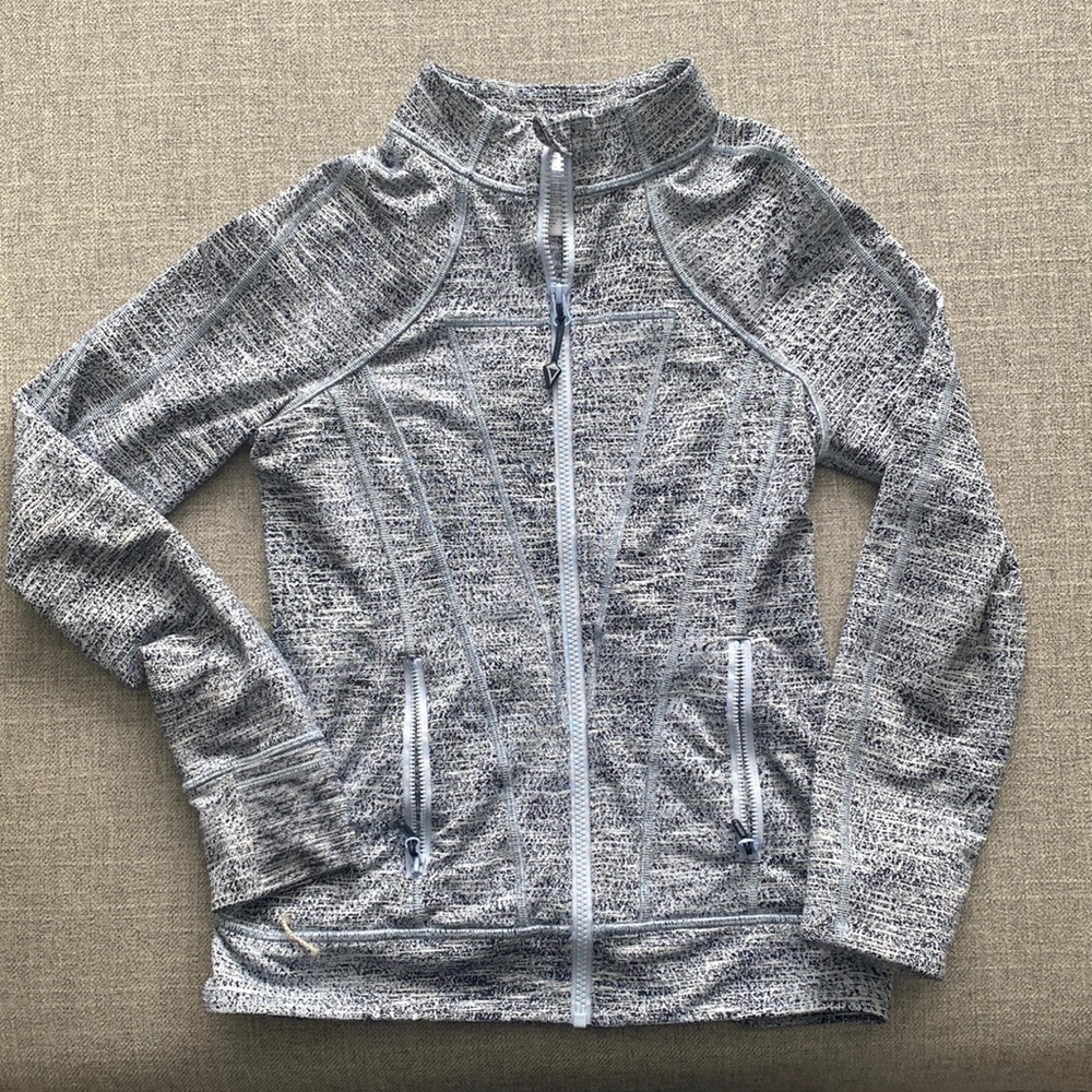 Ivivia zip up